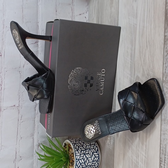 Vince Camuto Shoes - Vince Camutp Brelanie NIB